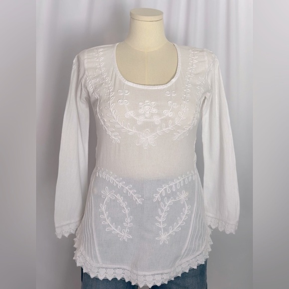 South American Side White Embellished Fitted Blouse with Long Sleeves (843) - Picture 1 of 12